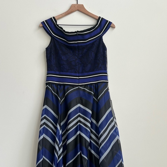NWT TADASHI SHOJI ENNIS OFF-THE-SHOULDER STRIPED ORGANZA GOWN Dress Medium Blue - Picture 13 of 15